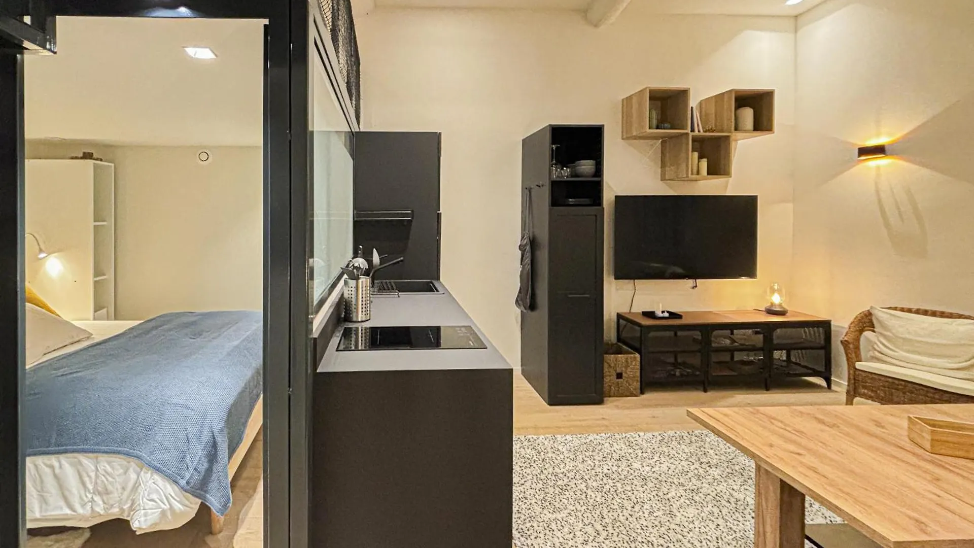 Old Town - 4 Pers, Wifi, Ac Apartment Nice 0*,  France